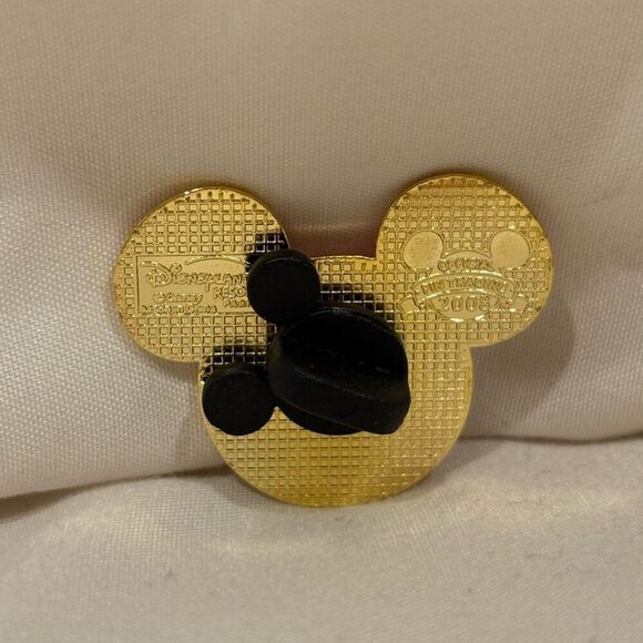 Disney Mickey Mouse Head Netherlands Flag Collectible Trading Pin EUC - Picture 3 of 3